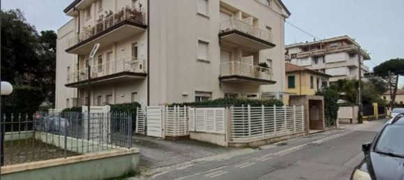 3 rooms Apartment in Massa, Italy No. 49137 4