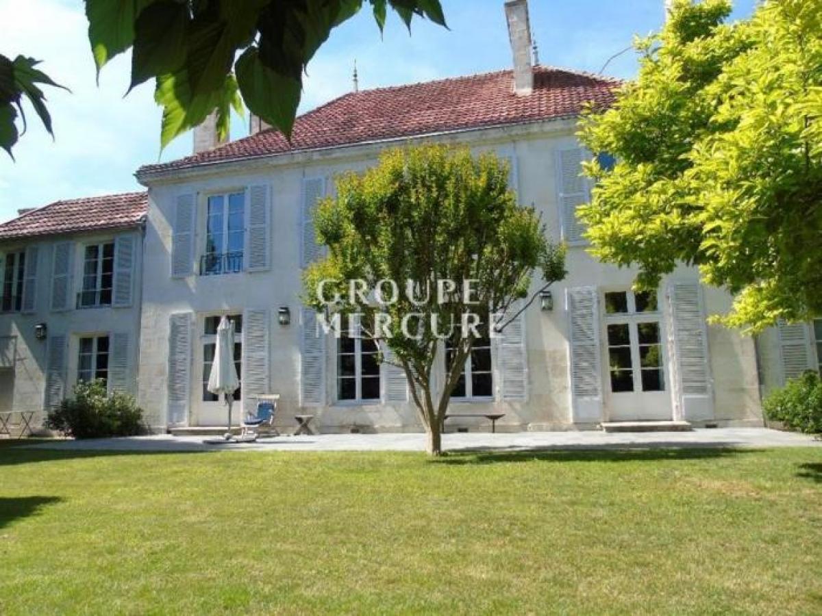 8 bedrooms House in Chauvigny, France No. 37467