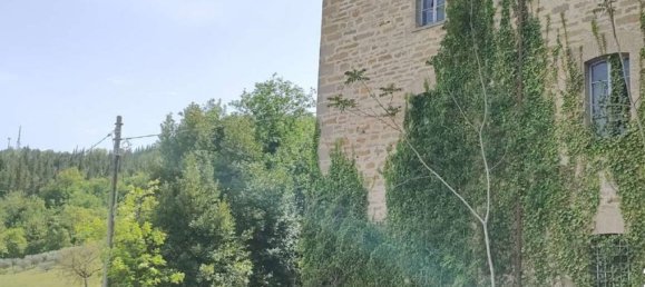 Casa de 6 habitaciónes en Gubbio, Italy No. 39010 3