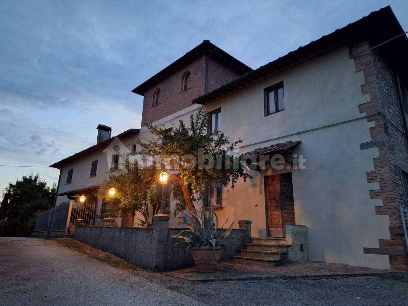 5 bedrooms House in Montespertoli, Italy No. 250812