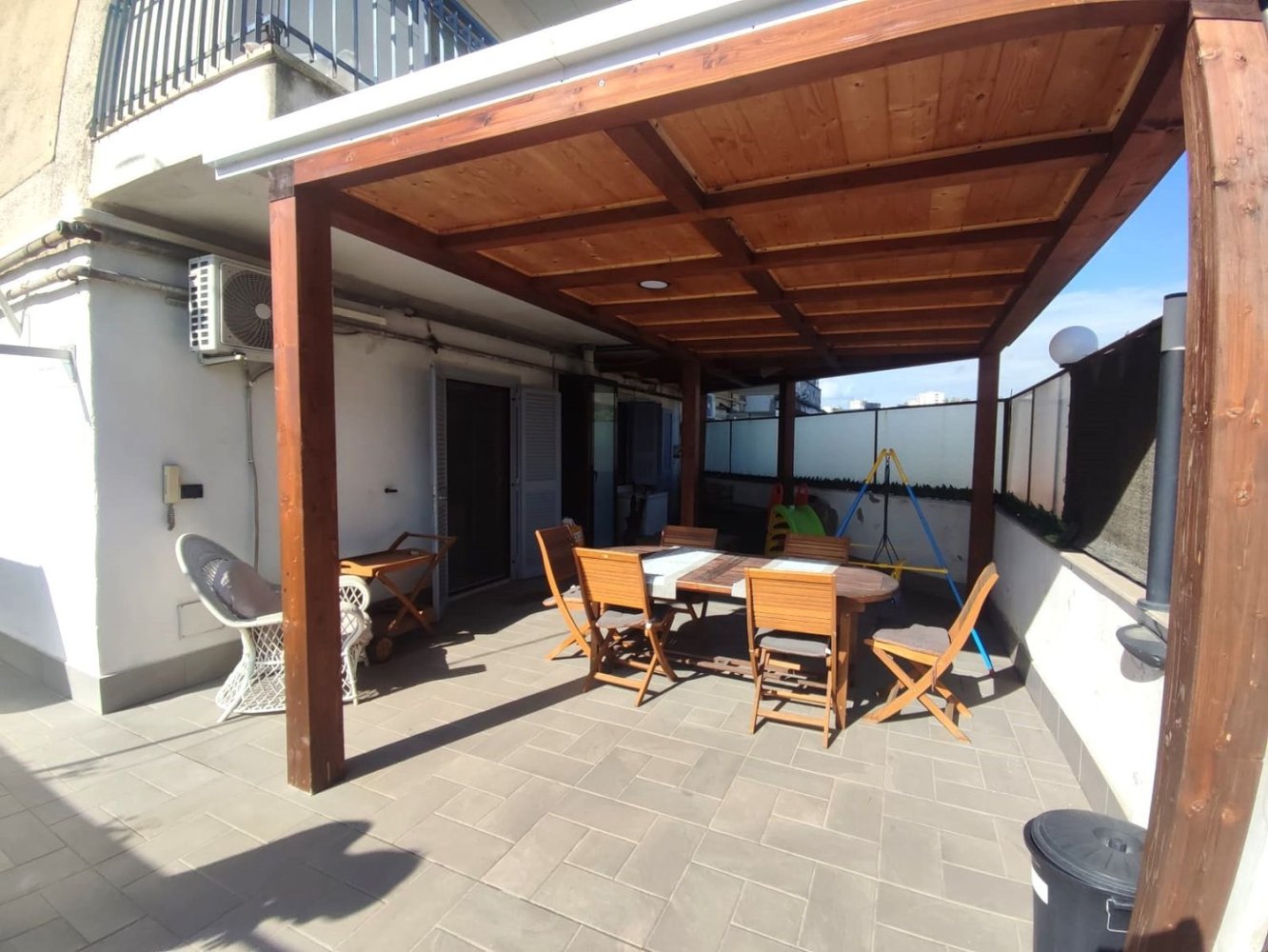 3 rooms Apartment in Naples, Italy No. 84083