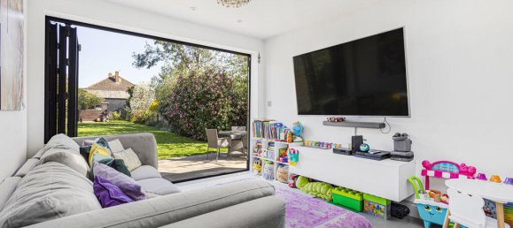 4 bedrooms House in Ashford, United Kingdom No. 8563 6