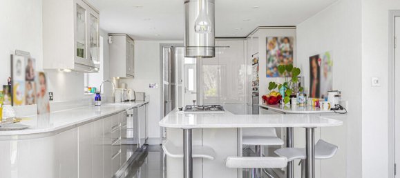 4 bedrooms House in Ashford, United Kingdom No. 8563 8