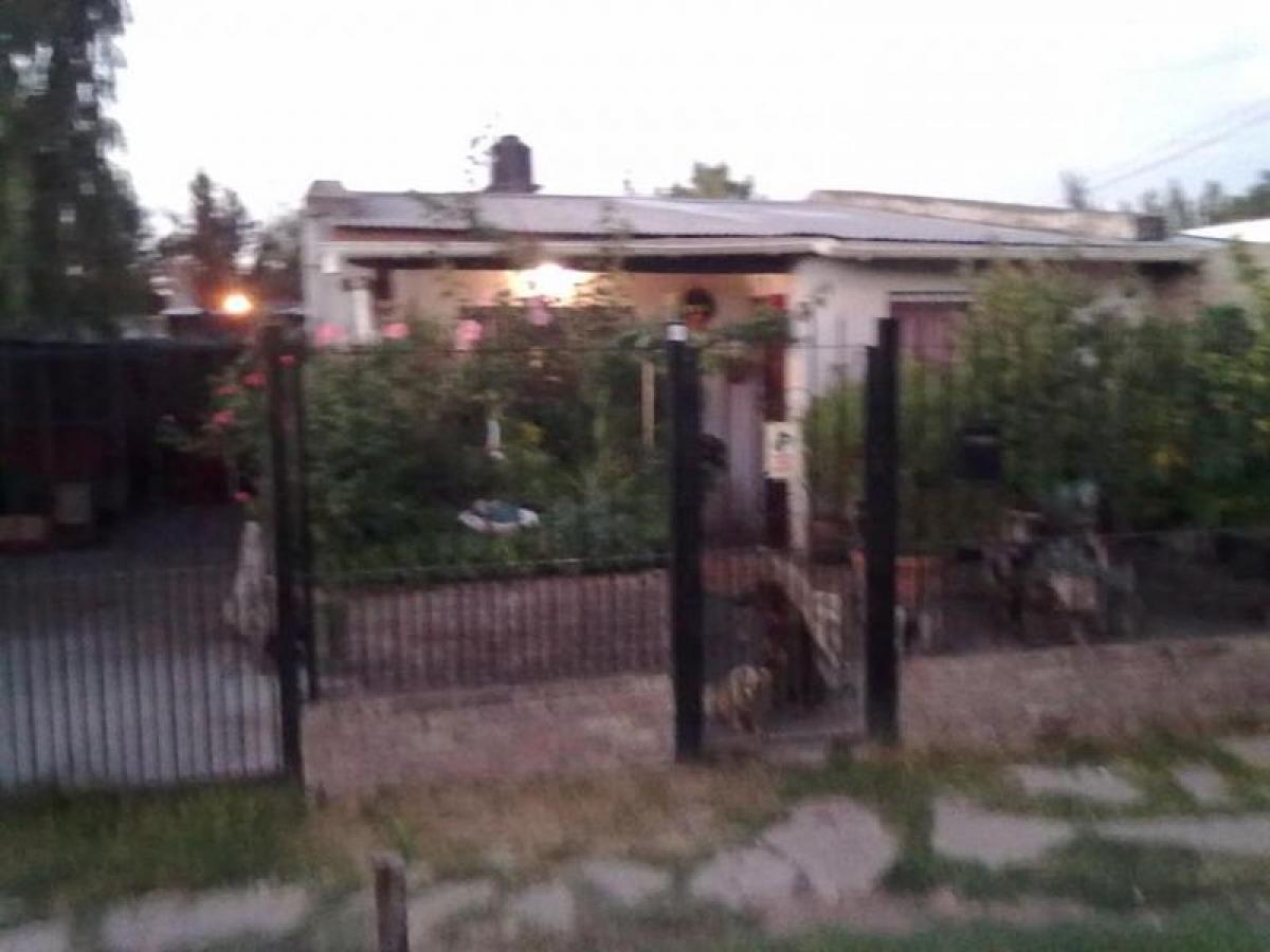 2 bedrooms House in Almirante Brown, Argentina No. 82600