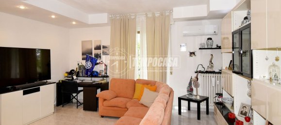 3 rooms Apartment in Cologno Monzese, Italy No. 273862 5