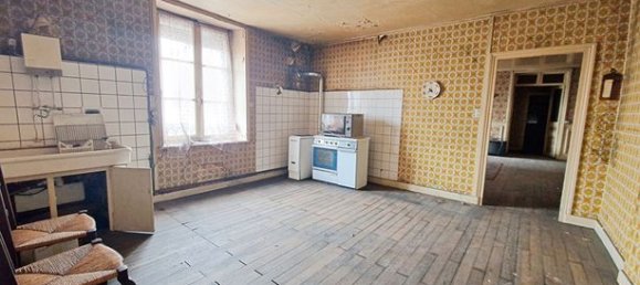 13 rooms Apartment in Saint-Mihiel, France No. 304956 2