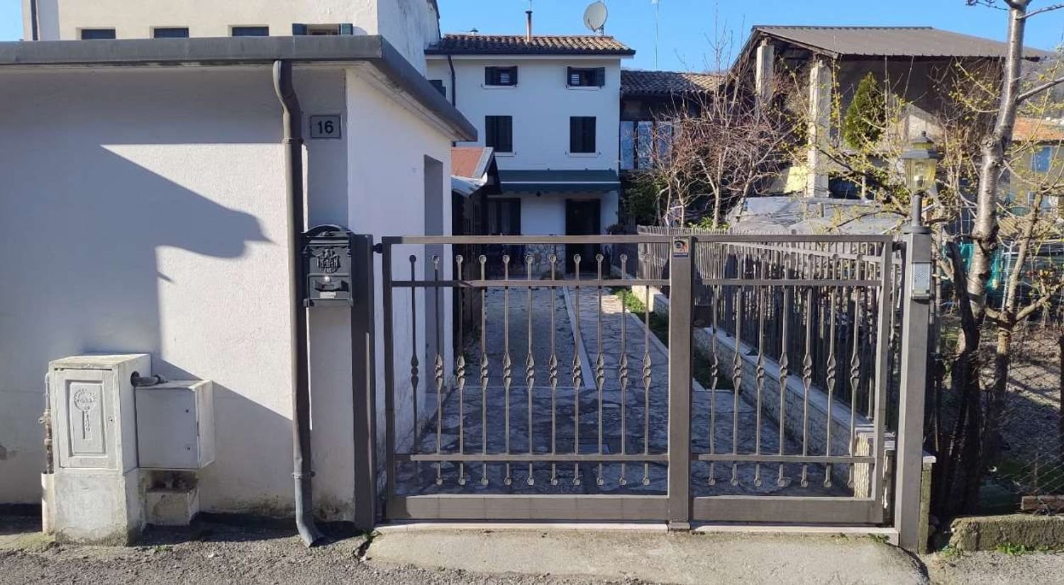 3 bedrooms House in Pederobba, Italy No. 379643