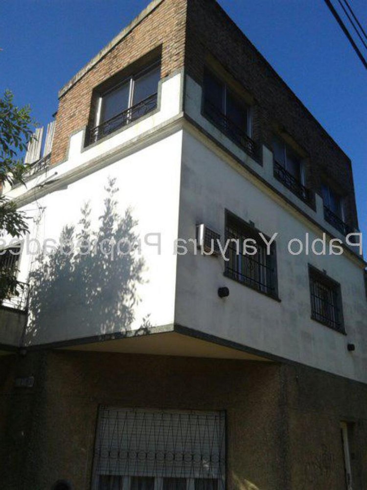 Apartamento de 2 dormitorios en Tres de Febrero, Argentina No. 18365