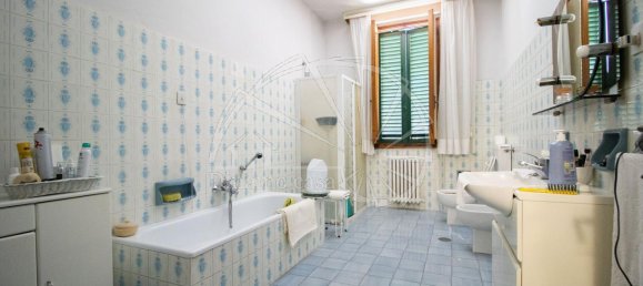 5-Zimmer Haus in Prato, Italy, Nr. 21585 10