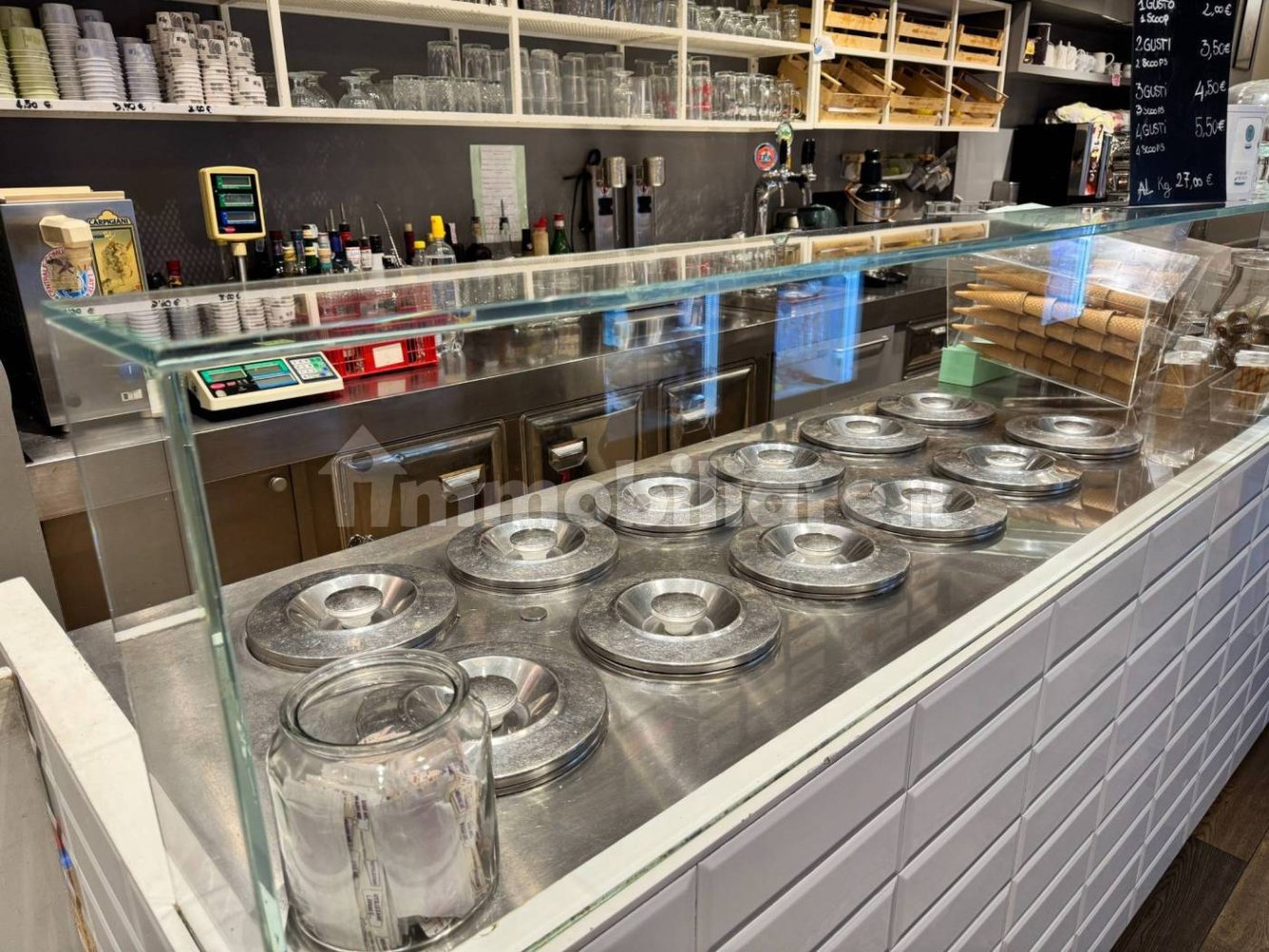 1 room Commercial property in Brescia, Italy No. 377151