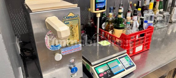 1 room Commercial property in Brescia, Italy No. 377151 2