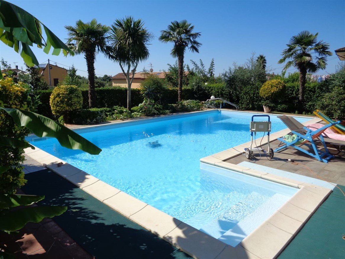 5 bedrooms Villa in Montignoso, Italy No. 237528