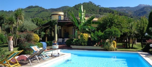 5 bedrooms Villa in Montignoso, Italy No. 237528 3