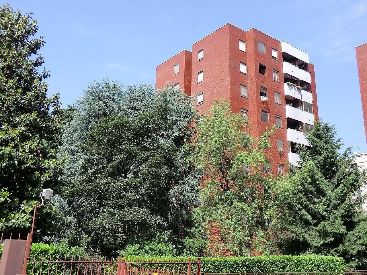 3 rooms Apartment in Milan, Italy No. 242434