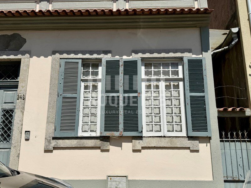 5 bedrooms Villa in Porto, Portugal No. 114418