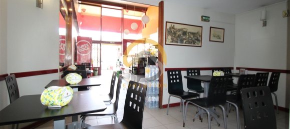 Propriété commerciale à Porto, Portugal 100m² No. 81974 3