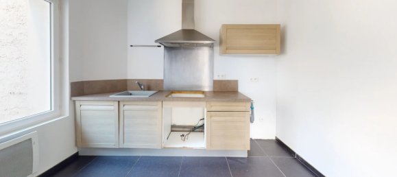 3 bedrooms House in Saint-Quentin, France No. 246608 5