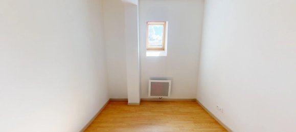 3 bedrooms House in Saint-Quentin, France No. 246608 9