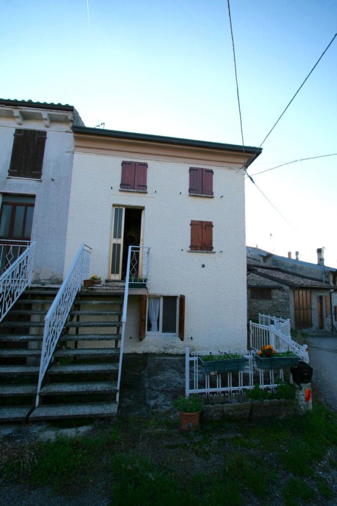 3-salle Maison à Zavattarello, Italy No. 164281