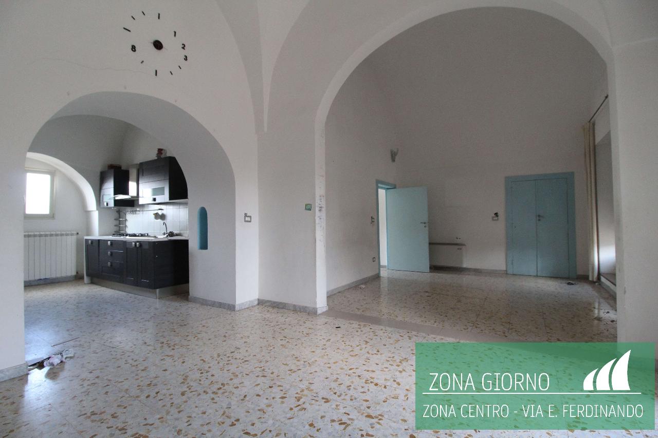 5 rooms House in Mesagne, Italy No. 117649