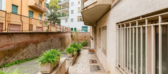 3 bedrooms Apartment in Rome, Italy No. 95075 46