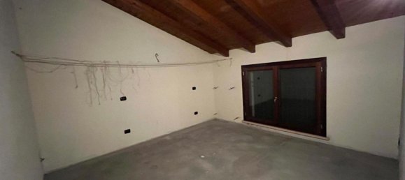 Дом с 4 комнатами в Куаттро Кастелла, Италия № 109624 9