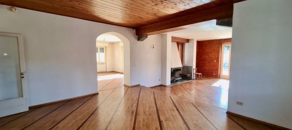 8 bedrooms Villa in Colico, Italy No. 55925 10