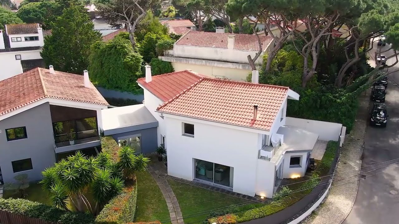 5 bedrooms Villa in Cascais, Portugal No. 104357