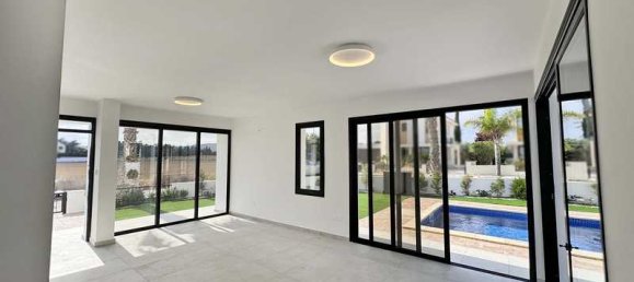 4 bedrooms House in Larnaca, Cyprus No. 14785 7