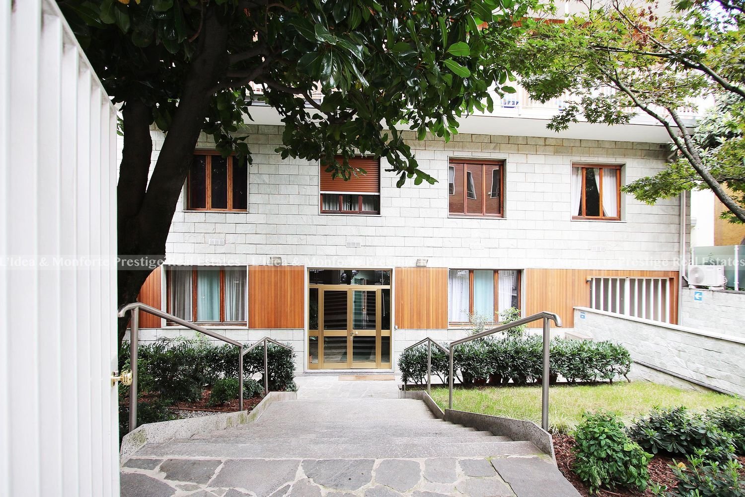 Квартира с 2 комнатами в Милан, Италия № 245357