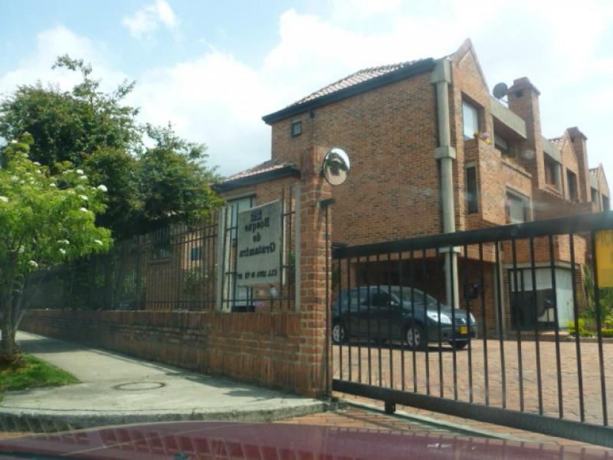 3 bedrooms House in Bogota, Colombia No. 12711