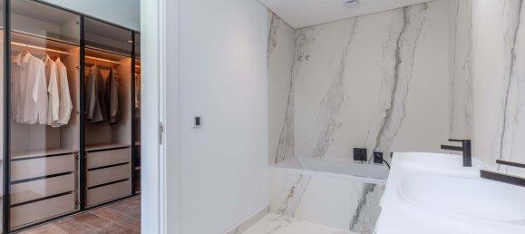 4 bedrooms Villa in Almada, Portugal No. 98420 26