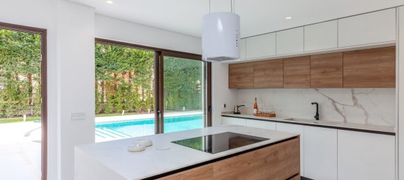 4 bedrooms Villa in Almada, Portugal No. 98420 4