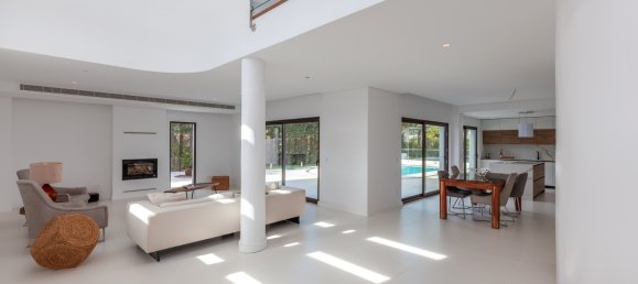 4 bedrooms Villa in Almada, Portugal No. 98420 3