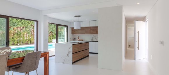 4 bedrooms Villa in Almada, Portugal No. 98420 9