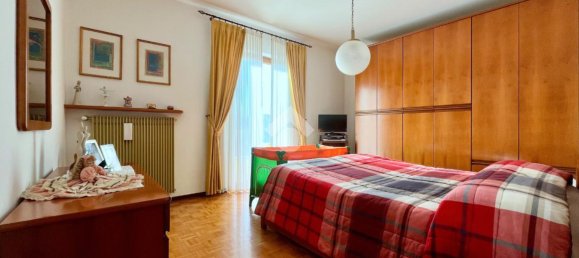 Дом с 5 комнатами в Удине, Италия № 35900 30