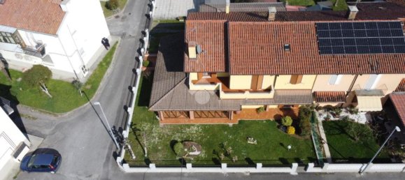 Дом с 5 комнатами в Удине, Италия № 35900 4