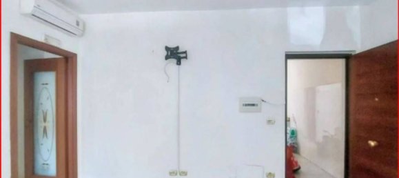 101m² Office in Casoria, Italy No. 371206 8