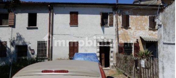 2 bedrooms House in Roncoferraro, Italy No. 341004 2