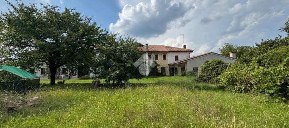 4 bedrooms House in Giavera del Montello, Italy No. 380742 8