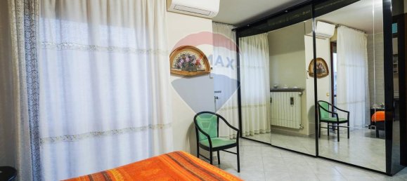 3-salle Appartement à Bonate Sotto, Italy No. 15065 12