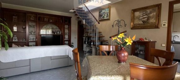 3-salle Appartement à Bonate Sotto, Italy No. 15065 4