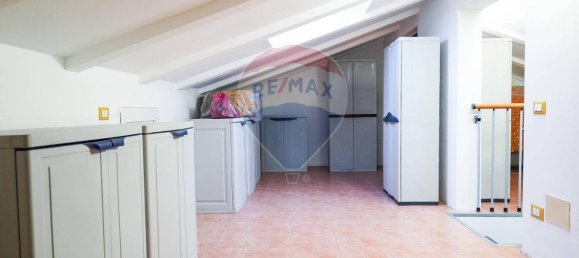 3-salle Appartement à Bonate Sotto, Italy No. 15065 56