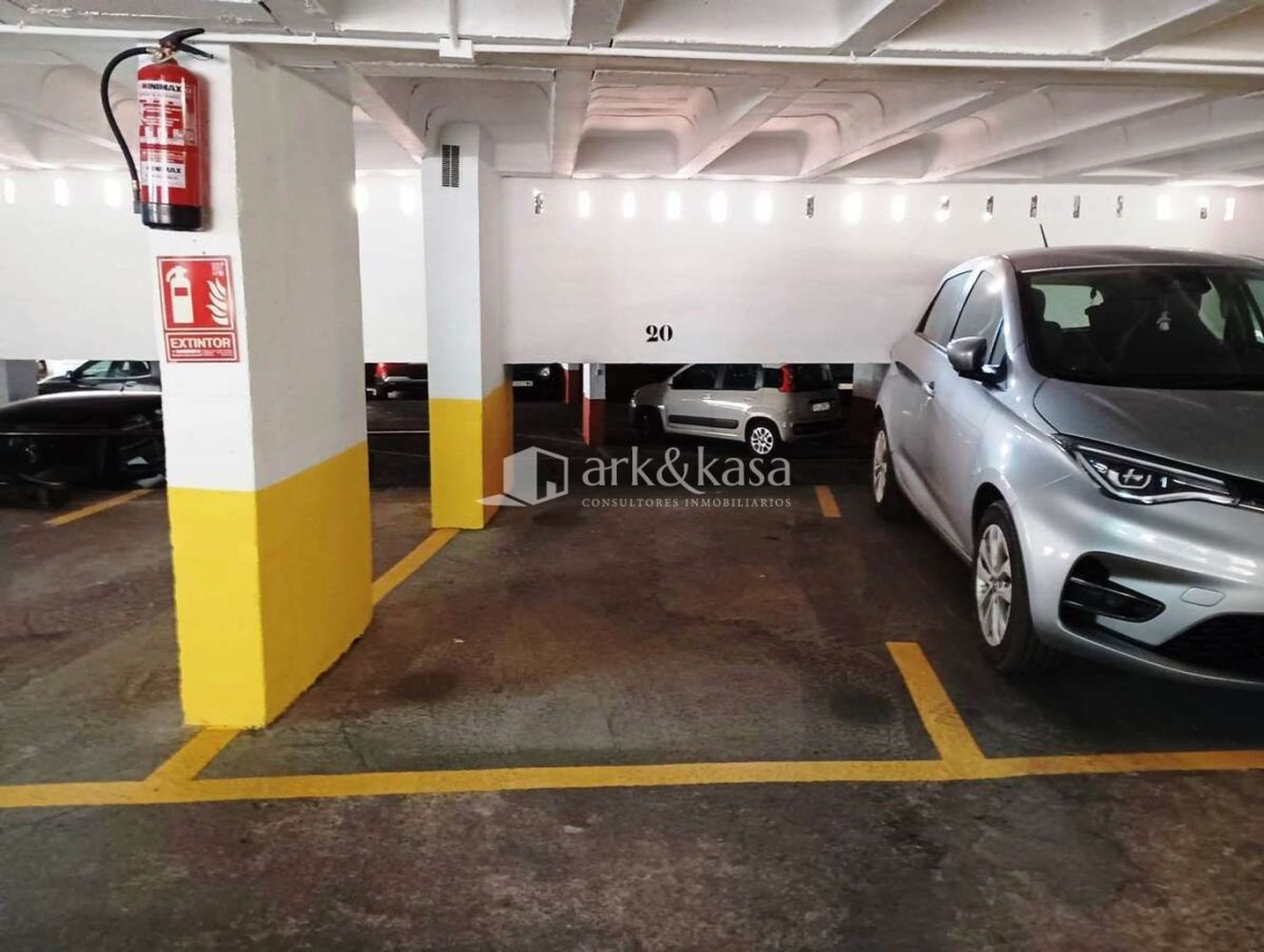 14m² Garage in Valencia, Spain No. 64525