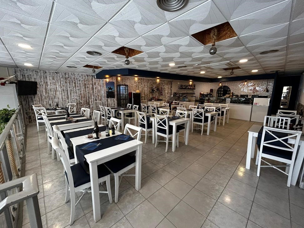 240m² Commercial property in Quarteira, Portugal No. 236212