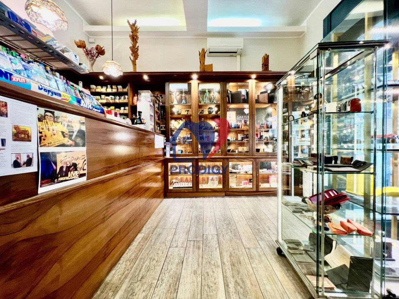 Propiedad comercial de 2 habitaciónes en Rome, Italy No. 77035