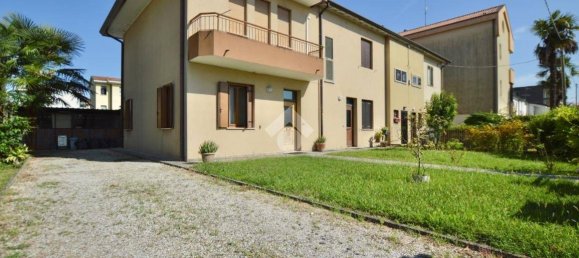 4 bedrooms Villa in San Donà di Piave, Italy No. 274233 3