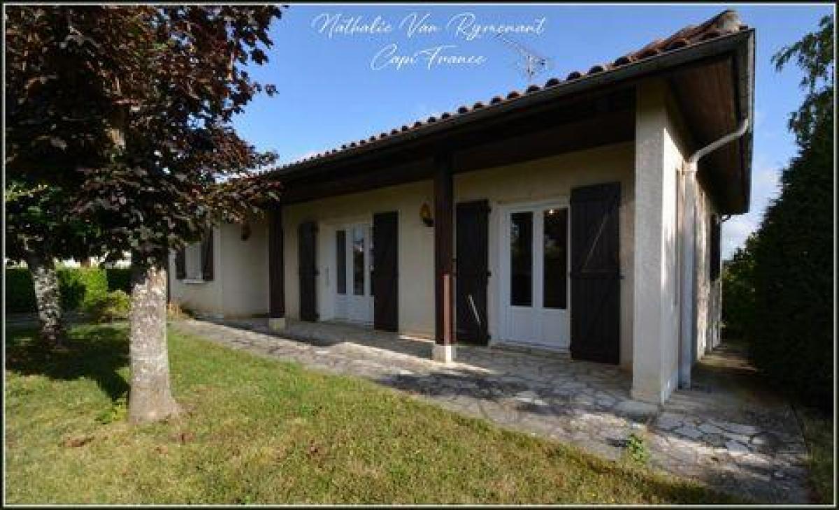 Casa de 3 dormitorios en Lectoure, France No. 32424