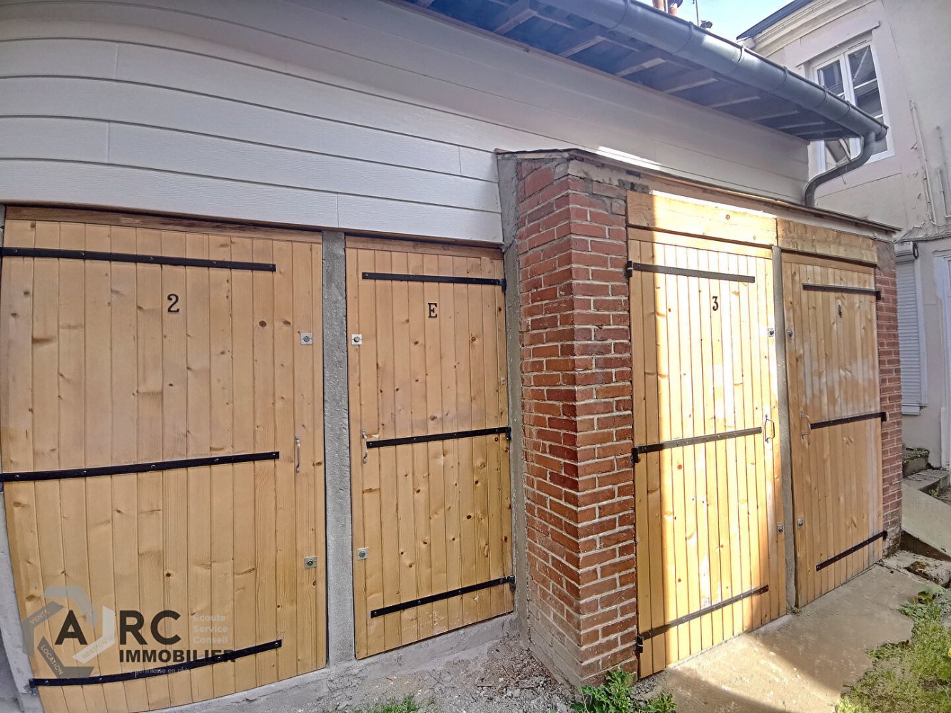  مرآب في Orleans, France رقم 63669