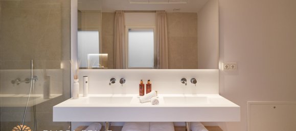 3 bedrooms Penthouse in Marbella, Spain No. 5739 2